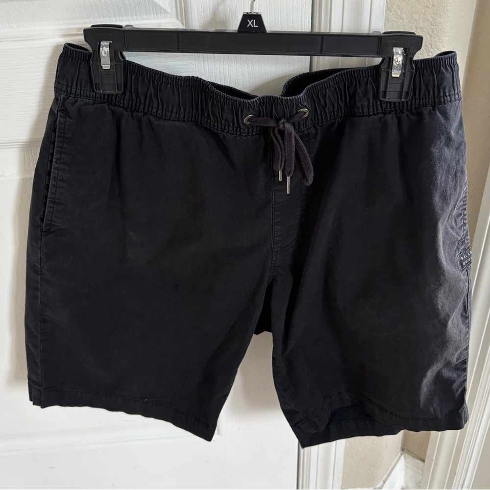 Men’s Billabong Shorts. Black. Size L.